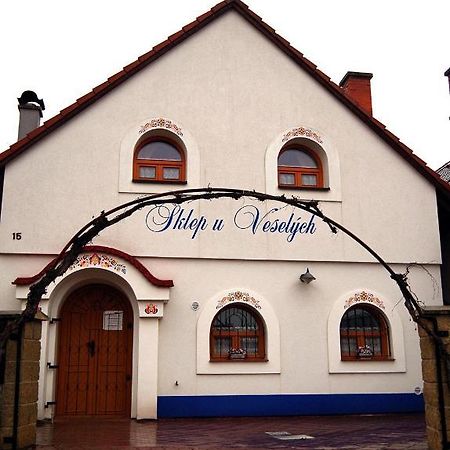 Sklep U Veselych Apartment Mutenice Luaran gambar
