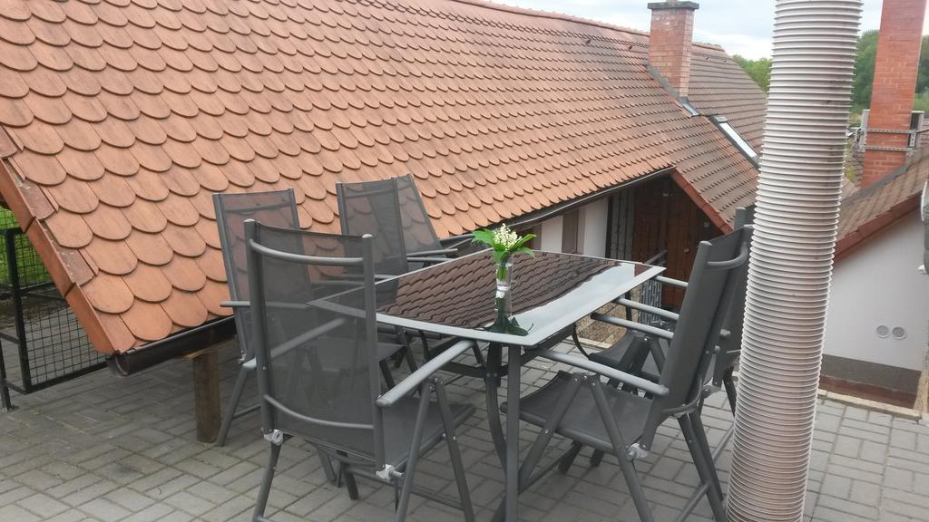 Sklep U Veselych Apartment Mutenice Luaran gambar