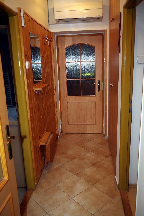 Sklep U Veselych Apartment Mutenice Luaran gambar