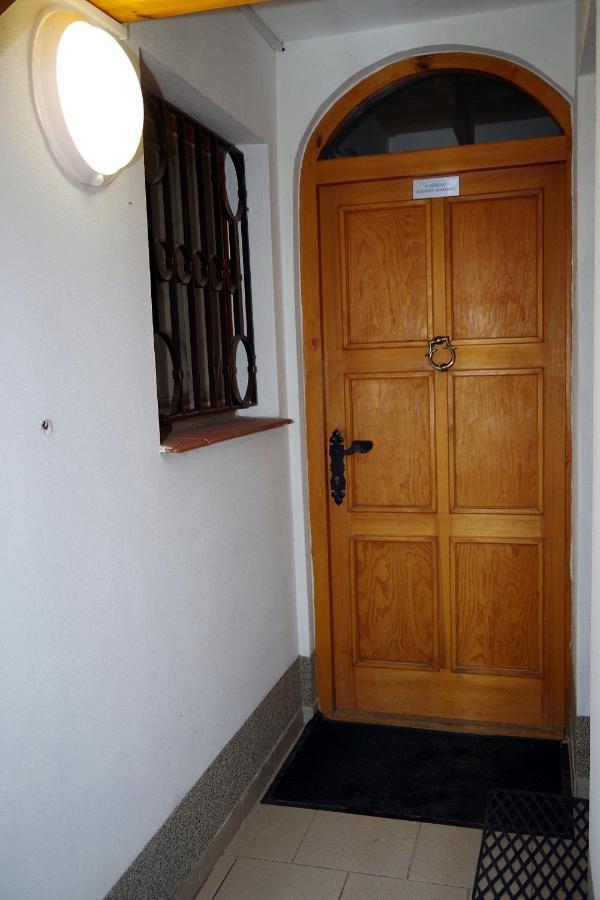 Sklep U Veselych Apartment Mutenice Luaran gambar