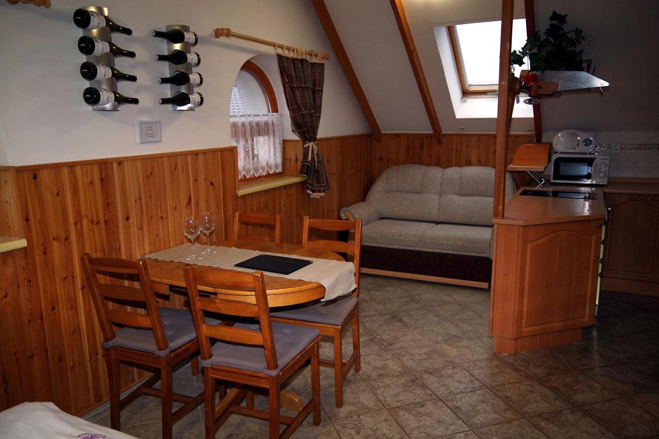 Sklep U Veselych Apartment Mutenice Luaran gambar
