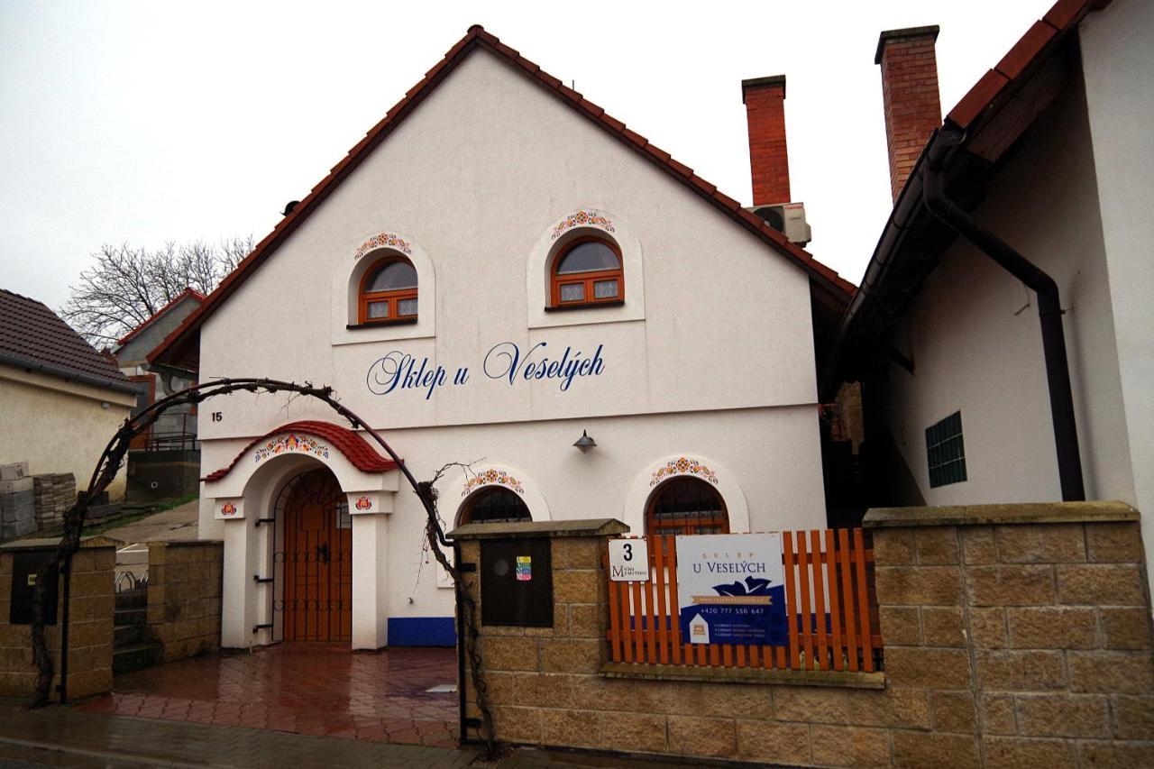 Sklep U Veselych Apartment Mutenice Luaran gambar
