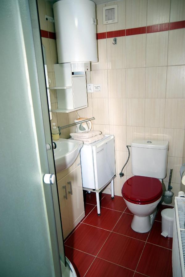 Sklep U Veselych Apartment Mutenice Luaran gambar