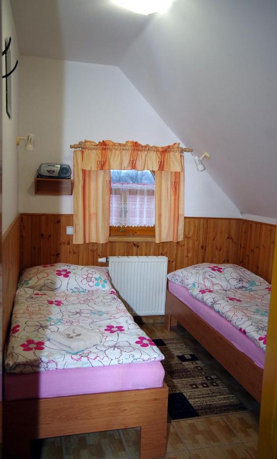 Sklep U Veselych Apartment Mutenice Luaran gambar