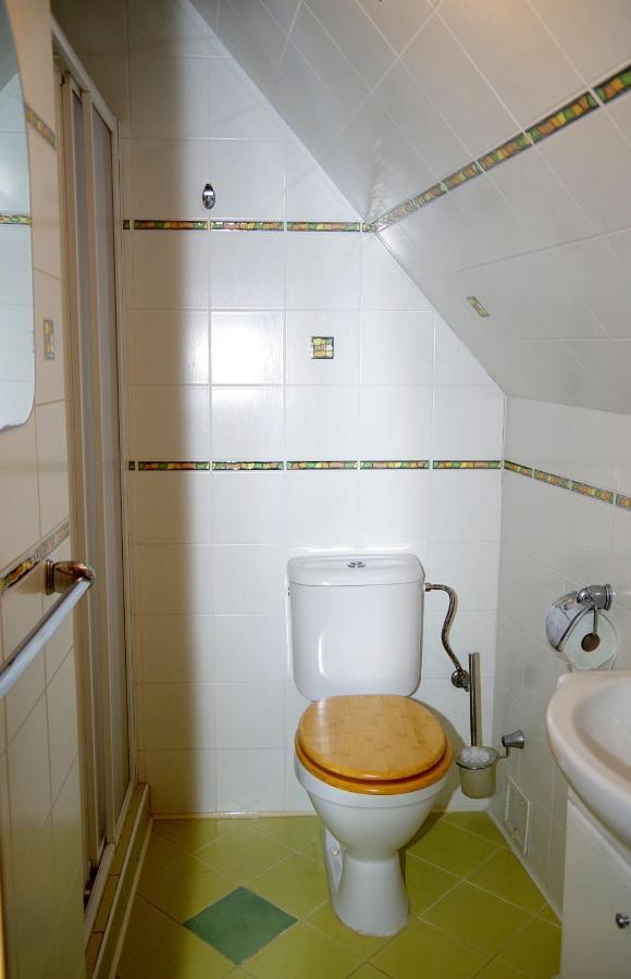 Sklep U Veselych Apartment Mutenice Luaran gambar