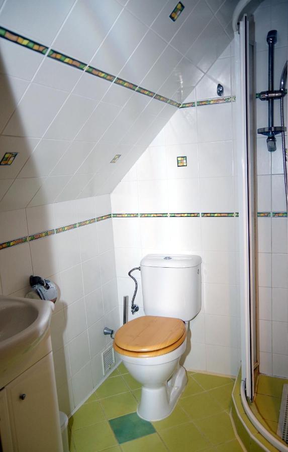 Sklep U Veselych Apartment Mutenice Luaran gambar