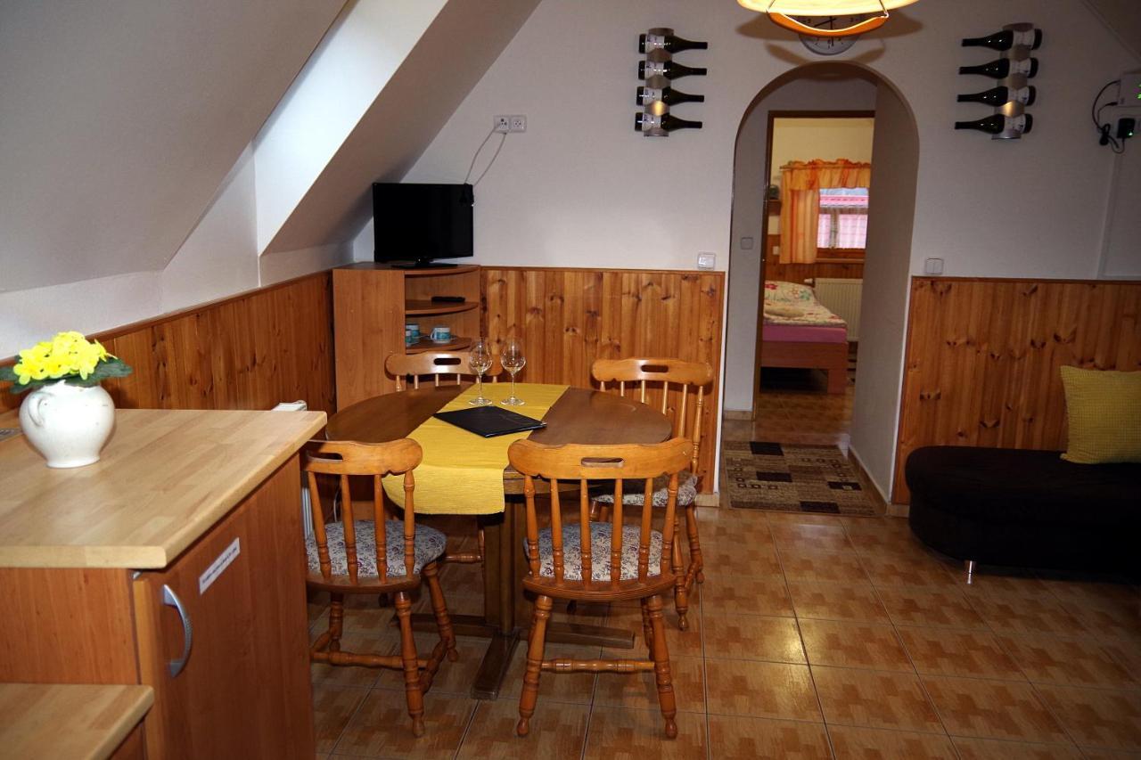 Sklep U Veselych Apartment Mutenice Luaran gambar