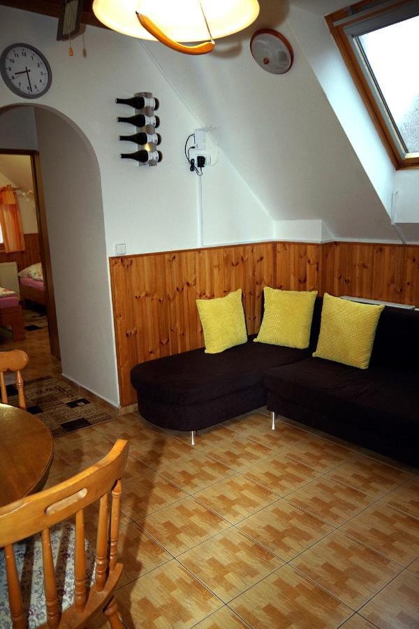 Sklep U Veselych Apartment Mutenice Luaran gambar
