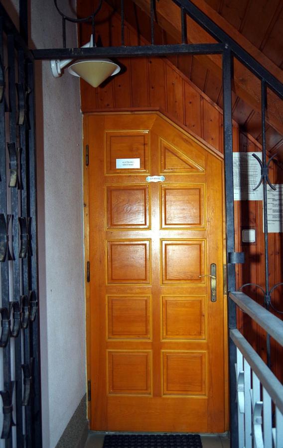 Sklep U Veselych Apartment Mutenice Luaran gambar