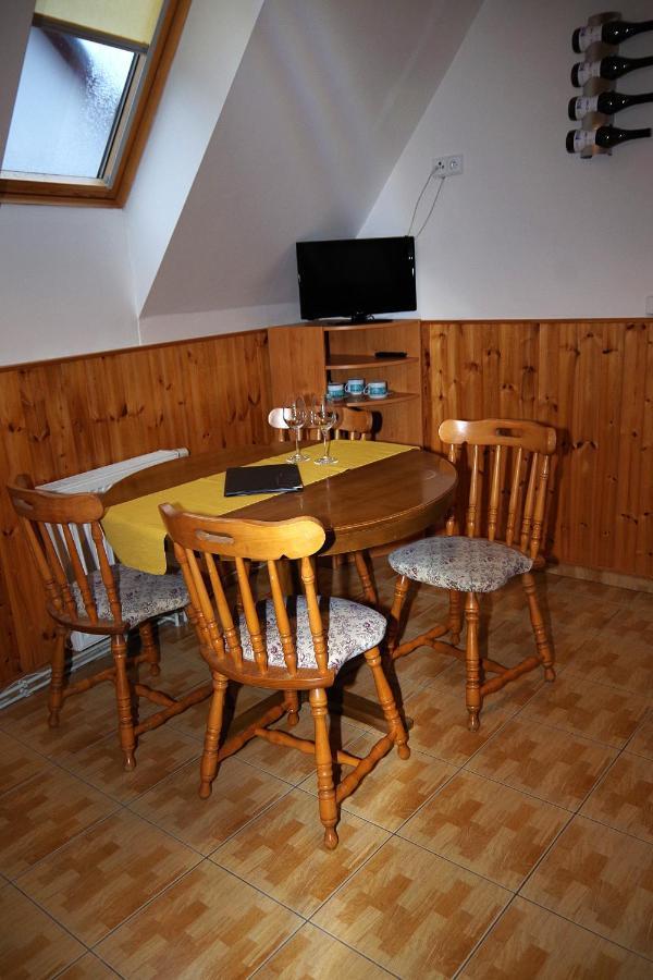 Sklep U Veselych Apartment Mutenice Luaran gambar